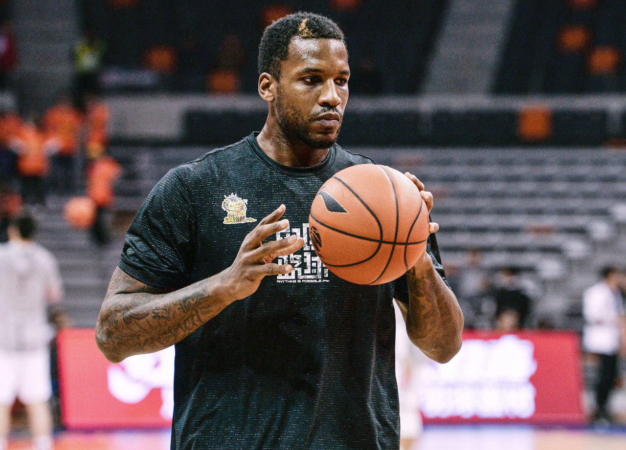 与之相对的 与之相对的