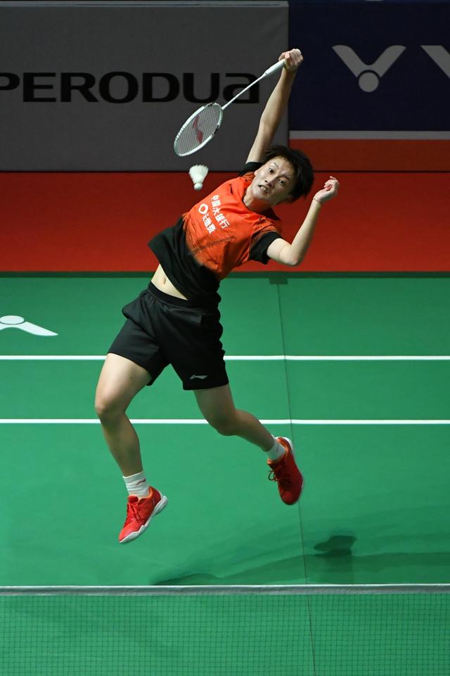 她们在接下 她们在接下