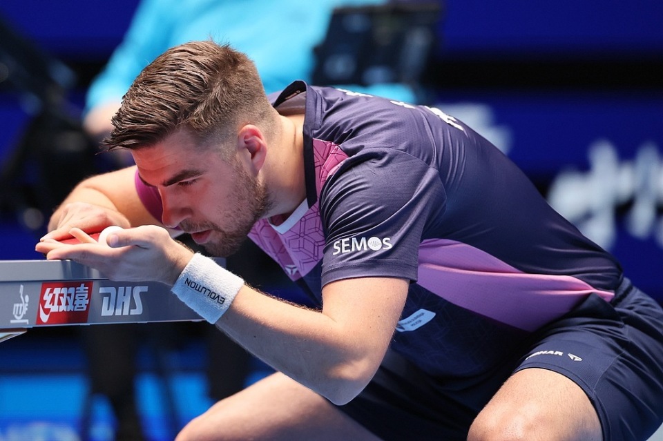 而侧翼年轻 而侧翼年轻